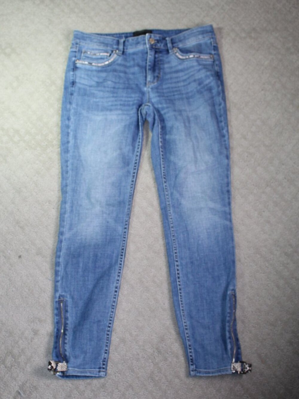WHBM Sz 6 Mid Rise Pink Snakeskin Accents Zipper Ankle Blue Jeans